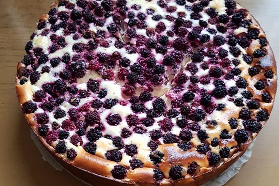 Käsekuchen mit Brombeeren