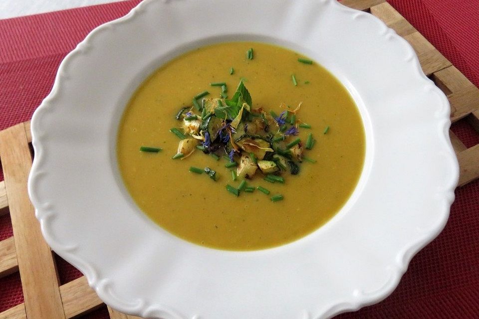 Süßkartoffel-Zucchini-Suppe