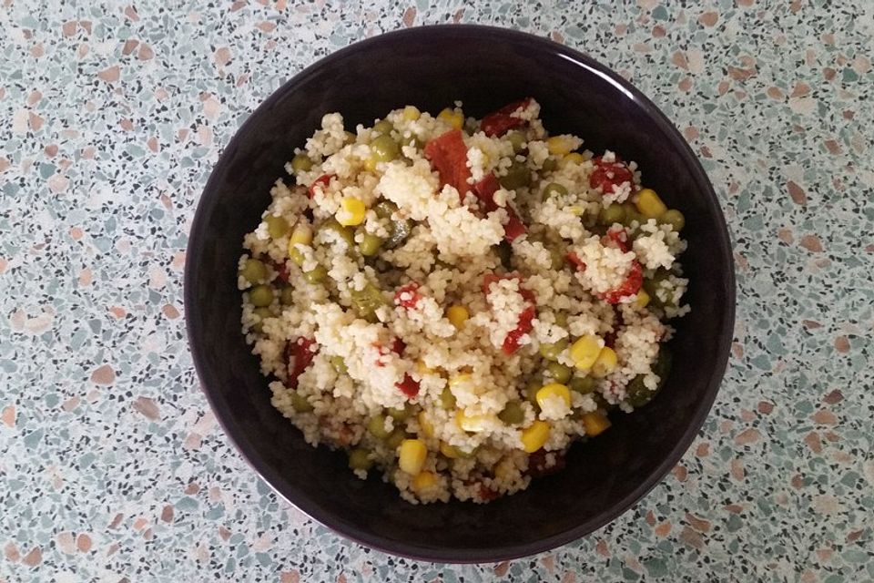 Nussiger Gemüse Couscous Salat