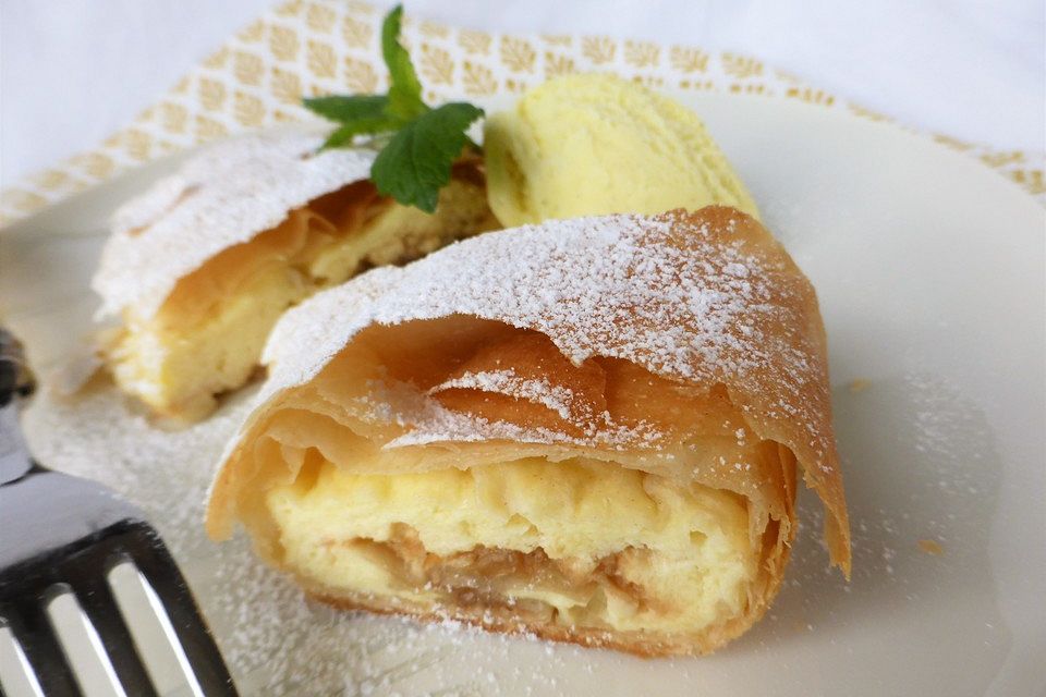 Rhabarber-Ingwer-Quark-Strudel