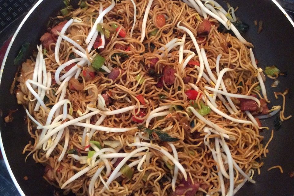 Bami Goreng Surinams