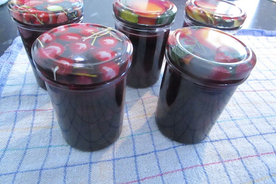 Kirschmarmelade mit Marzipan