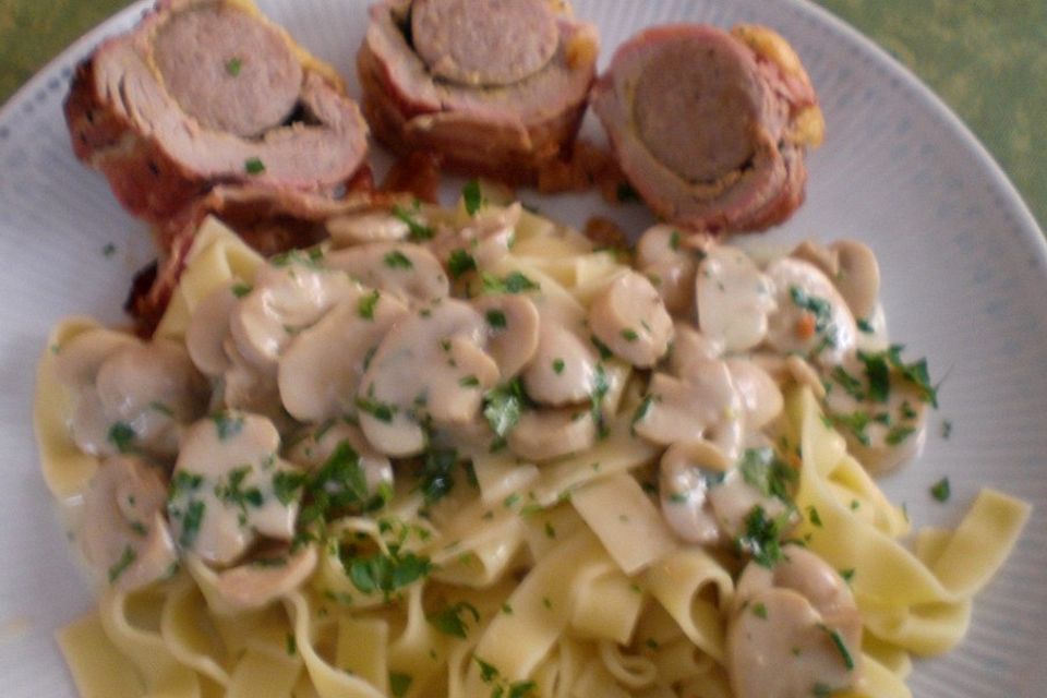 Schweinefilet mit Bratwurst gefüllt