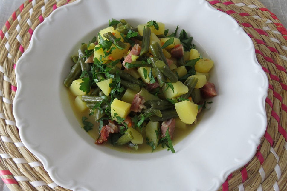 Saarländische Bohnensuppe "Bibbelches Bohnesupp"