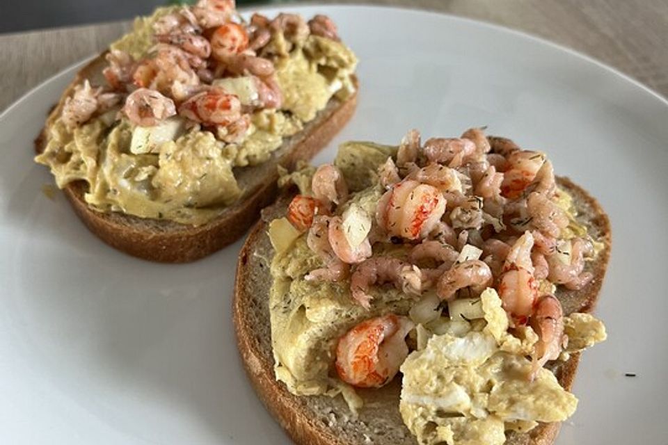 Norddeutsches Krabbenbrot mit Rührei