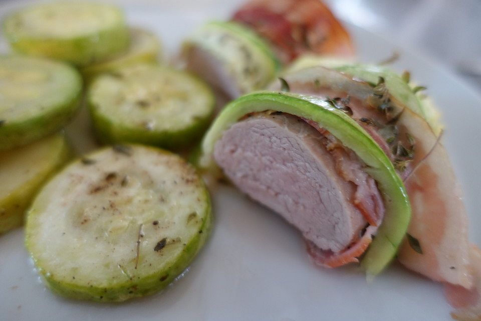 Schweinefilet im Zucchini-Speckmantel