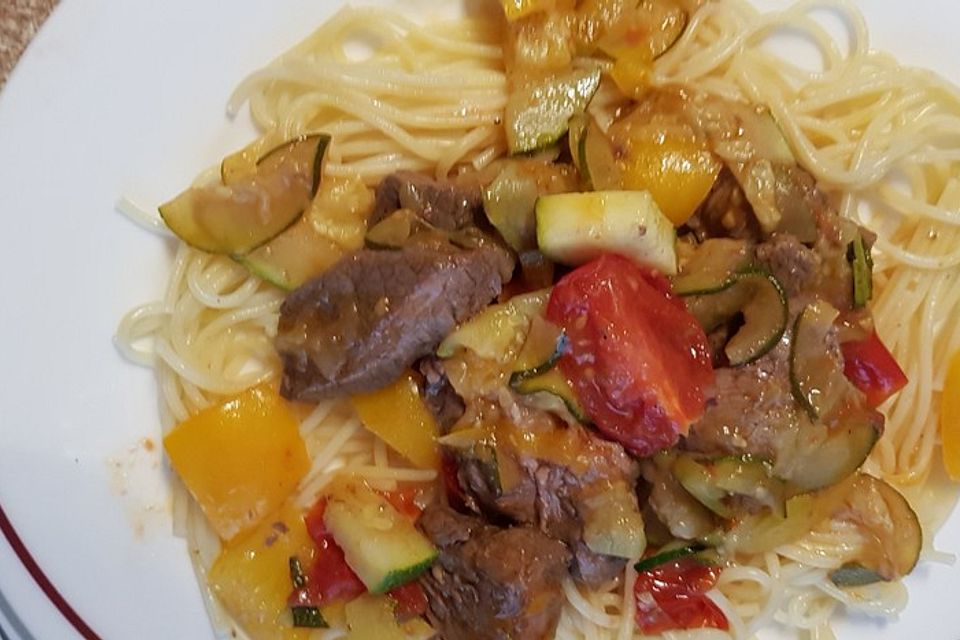 Spaghetti mit Steakstreifen