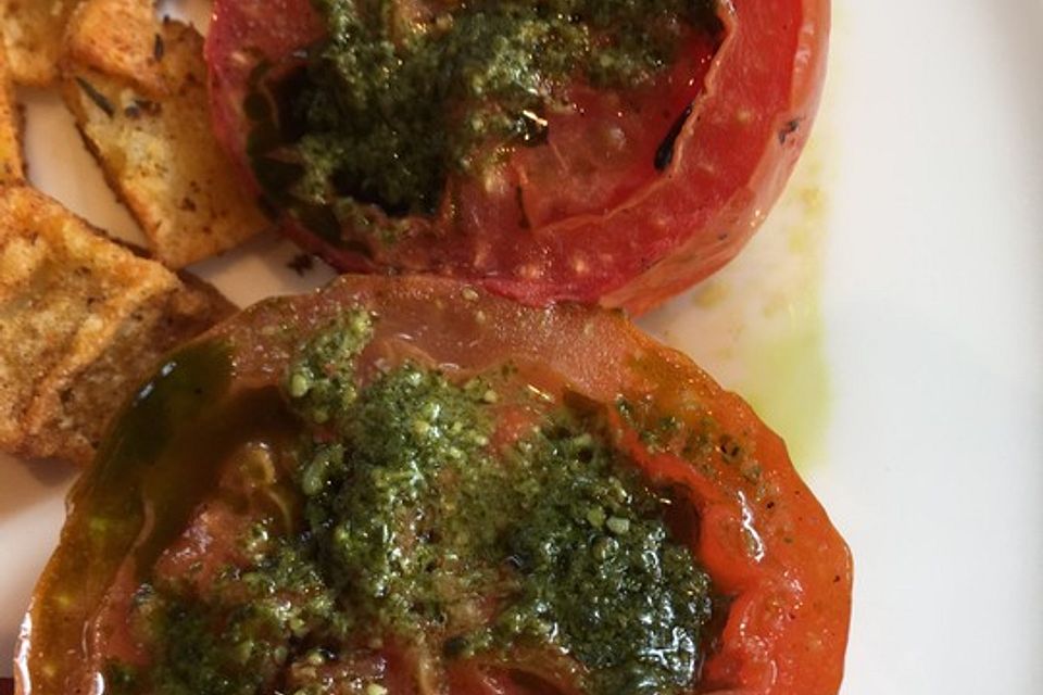 Gebackene Tomaten mit Pesto