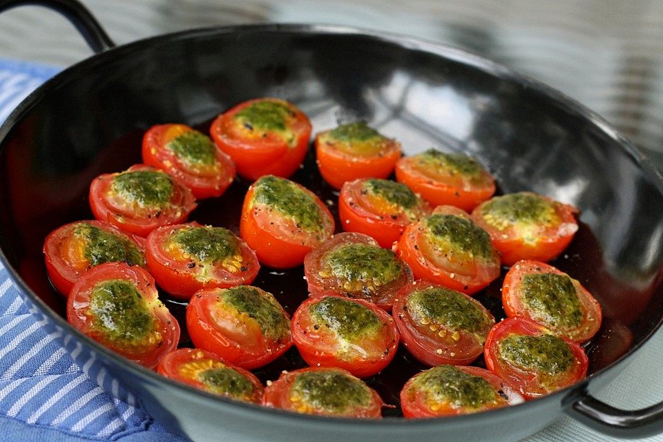 Gebackene Tomaten mit Pesto