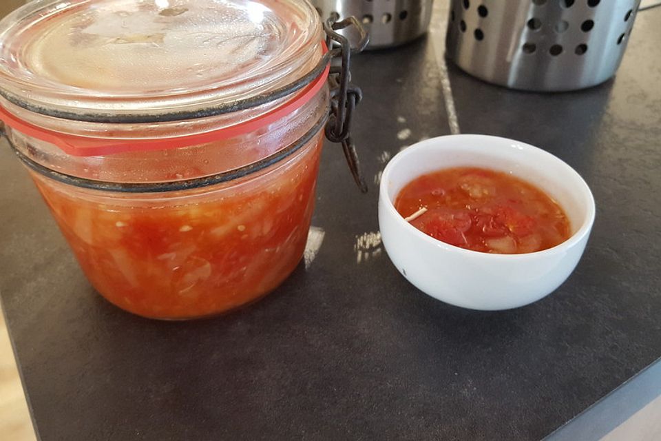 Birnen-Chutney mit Tomaten