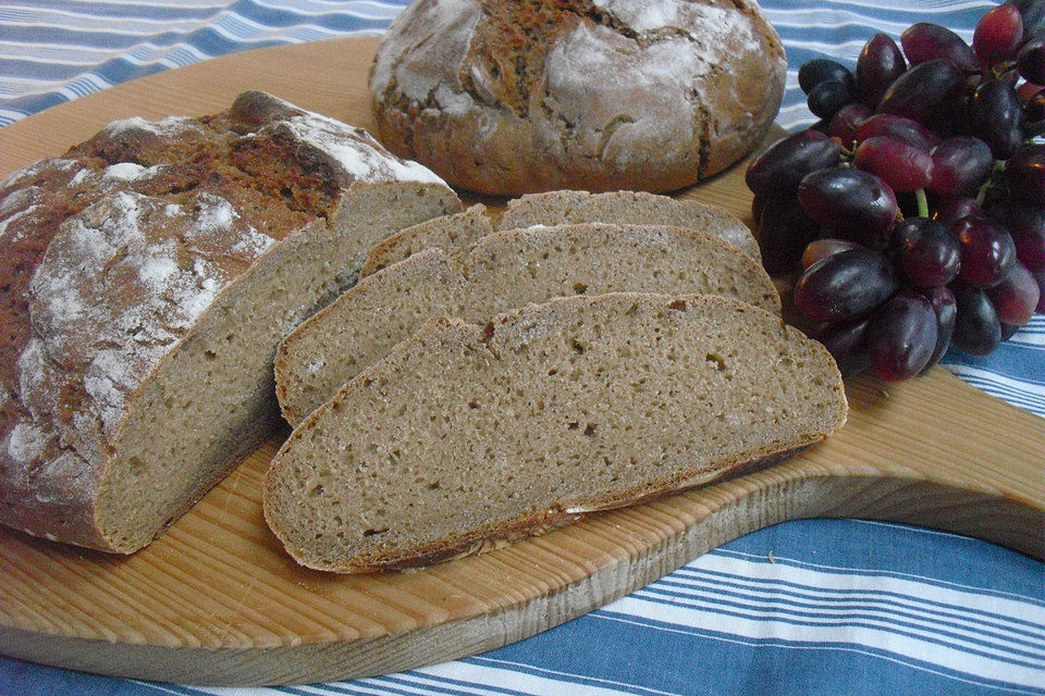 Mildes, dunkles Roggenmischbrot