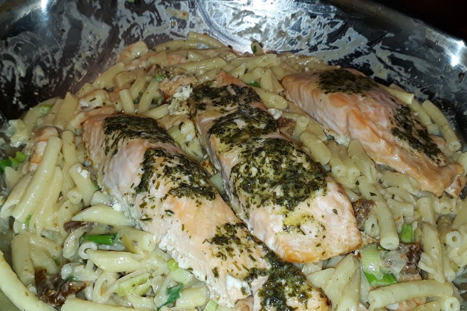 Lachs-Scampi-Bandnudel-Pfanne