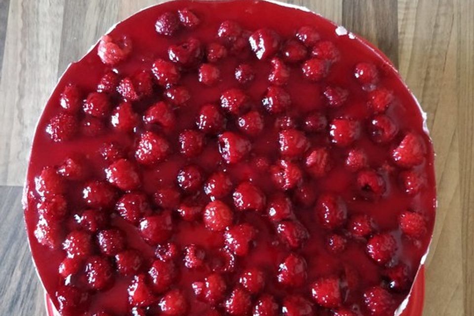 Joghurttorte mit Himbeeren