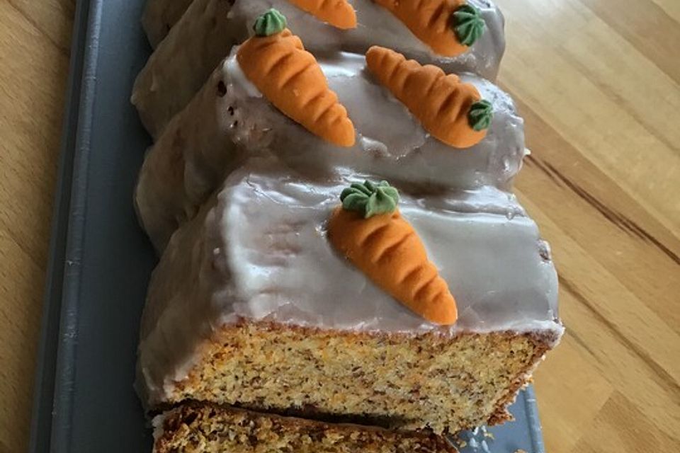 Karottenkuchen mit Orangensaft