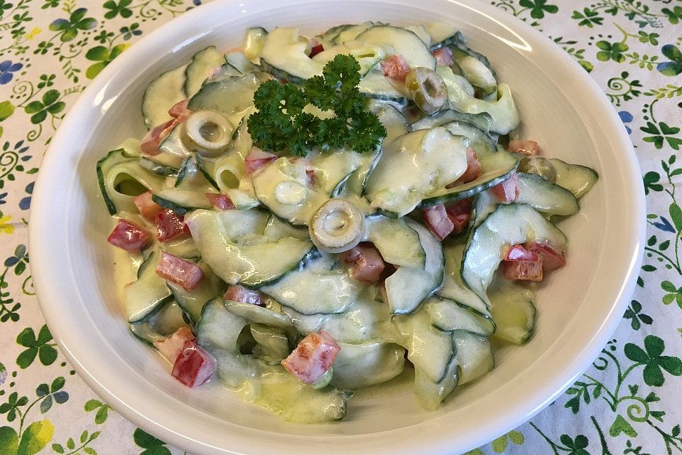 Gurkensalat auf griechische Art