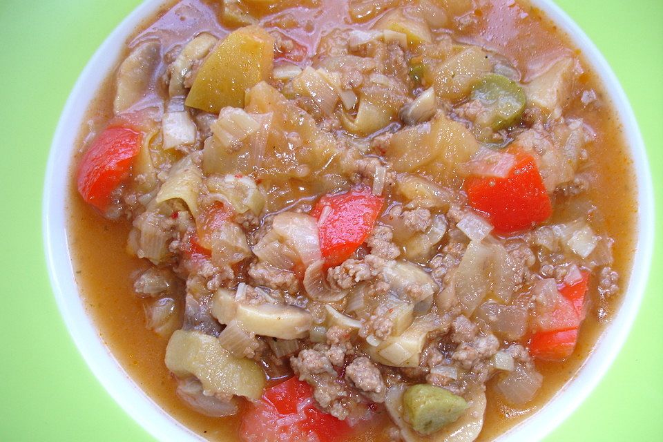 Herzhafte Apfelsuppe mit Hackfleisch