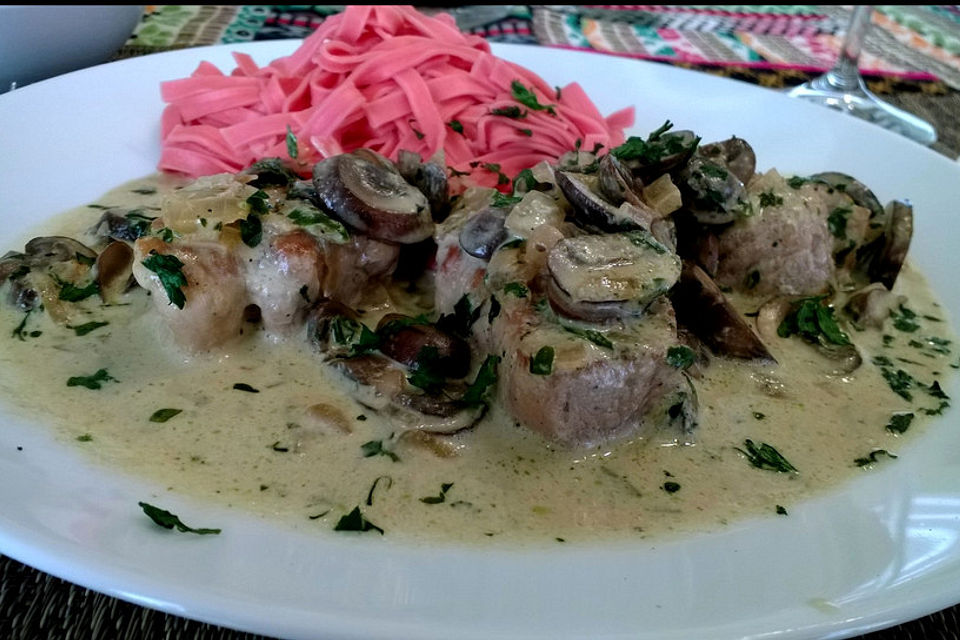 Schweinefiletmedaillons in Pilzrahmsauce