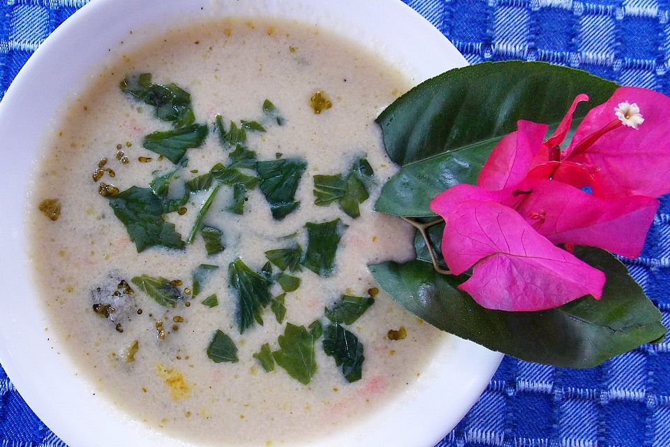 Brokkoli-Cremesuppe mit Einlage