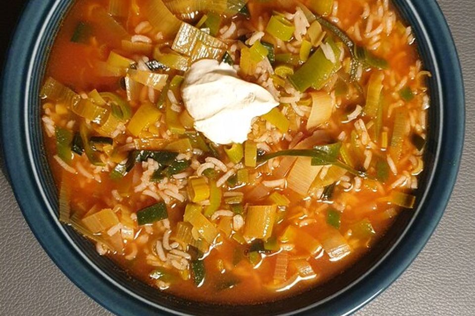 Vegetarische Tomatensuppe mit Lauch