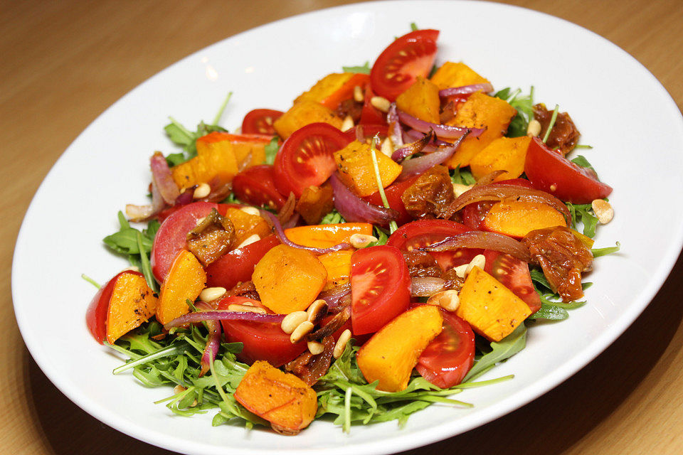 Salat mit geröstetem Kürbis