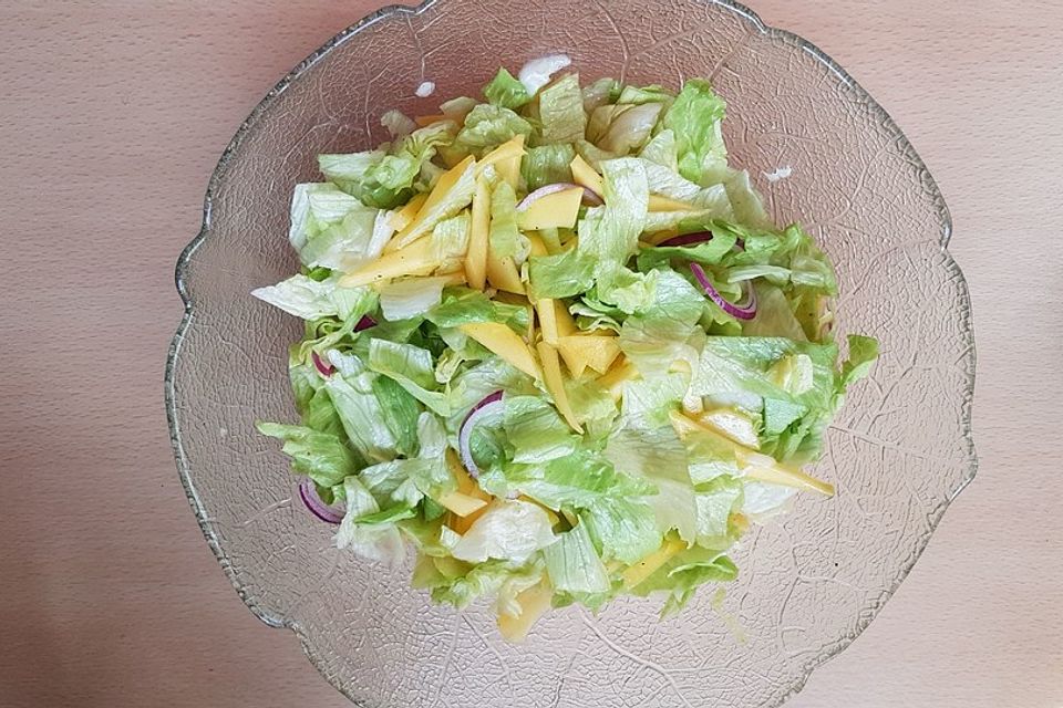 Eisbergsalat mit Mango