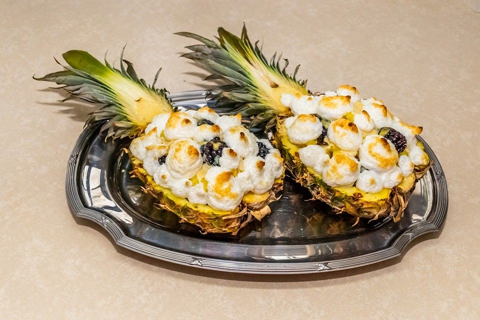 Gefüllte Ananas