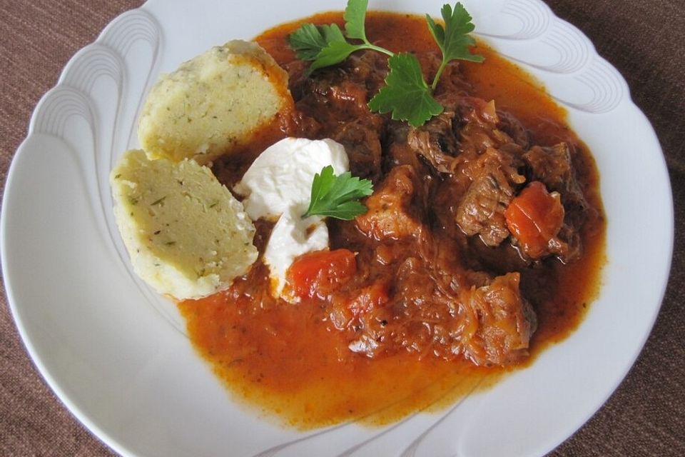 Szegediner Gulasch mit Rindfleisch