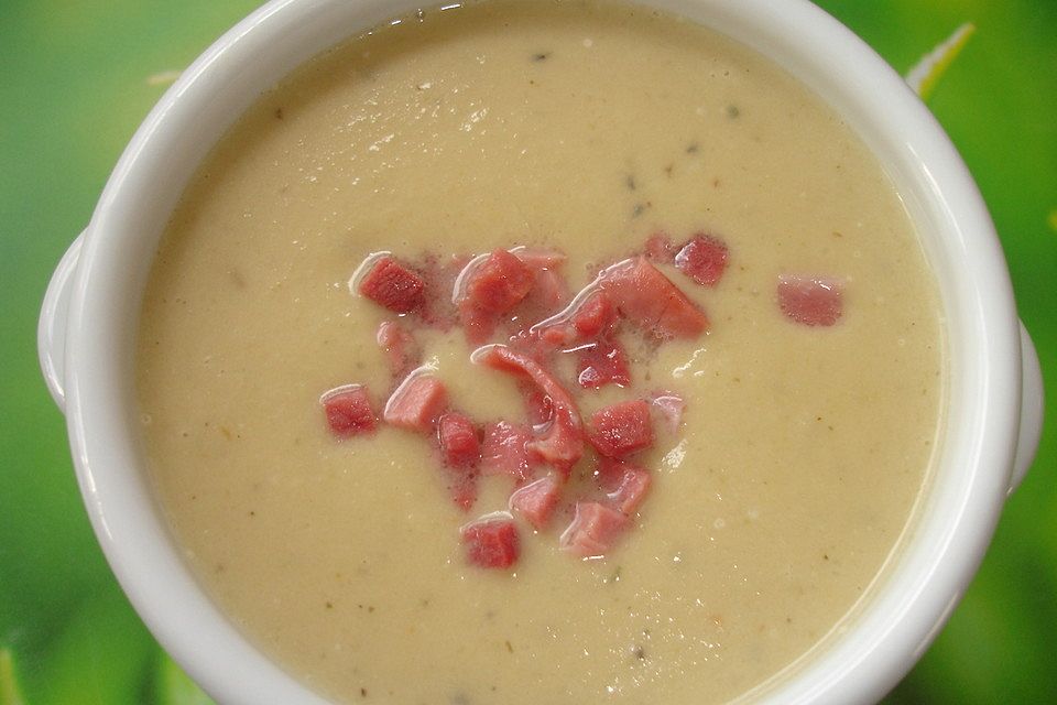 Rosenkohlsuppe mit Apfel