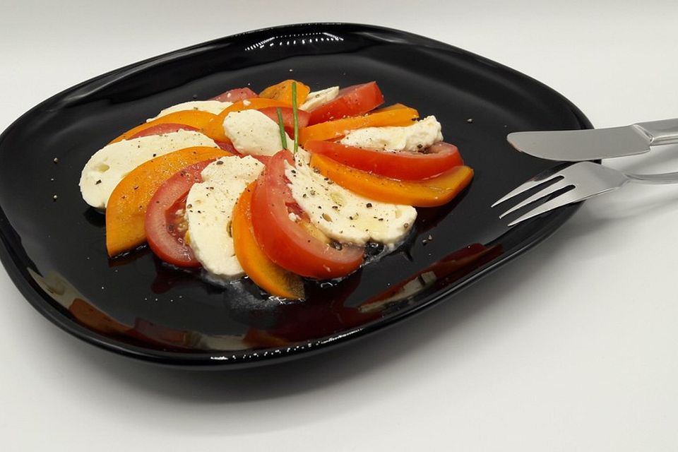 Tomate-Kaki-Mozzarella-Salat