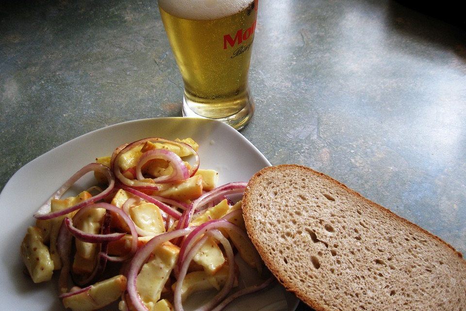 Limburger-Zwiebel-Salat