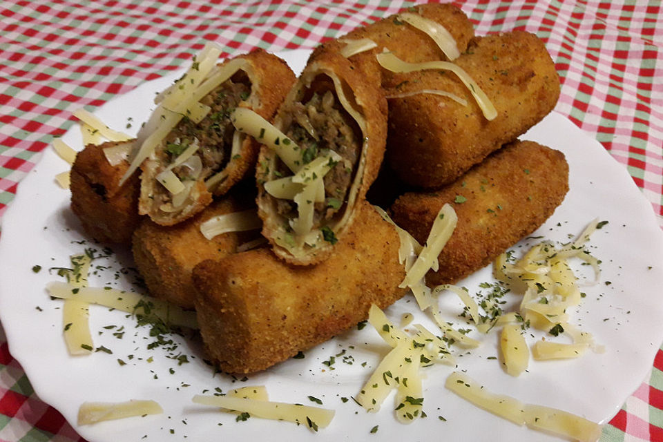 Cannelloni, gefüllt mit Hack