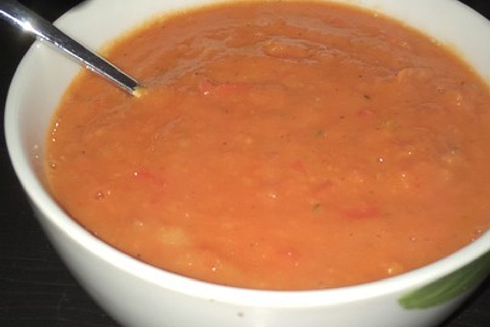 Tomaten-Paprika-Süßkartoffel-Suppe