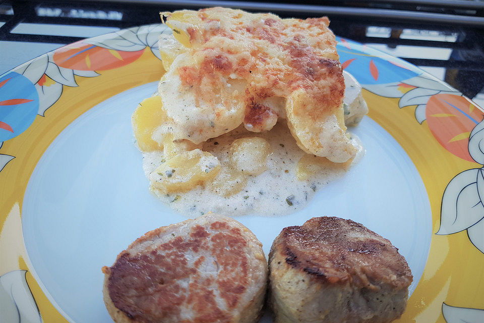 Gratiniertes Schweinefilet auf Kartoffelgratin