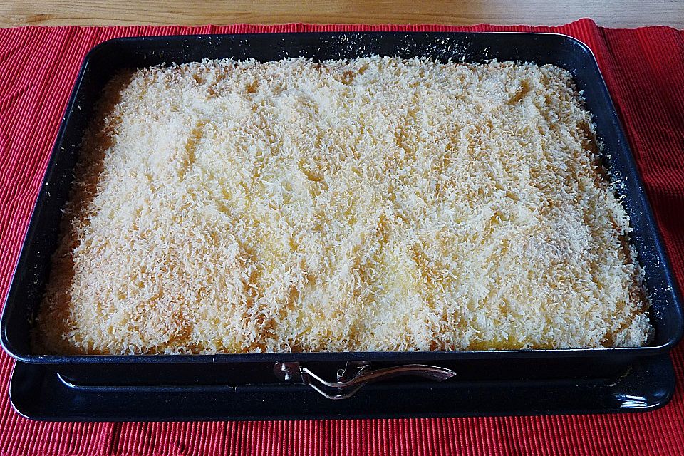 Buttermilchkuchen mit Kokos