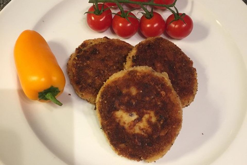 Gebratene Kartoffeltaler mit Käse