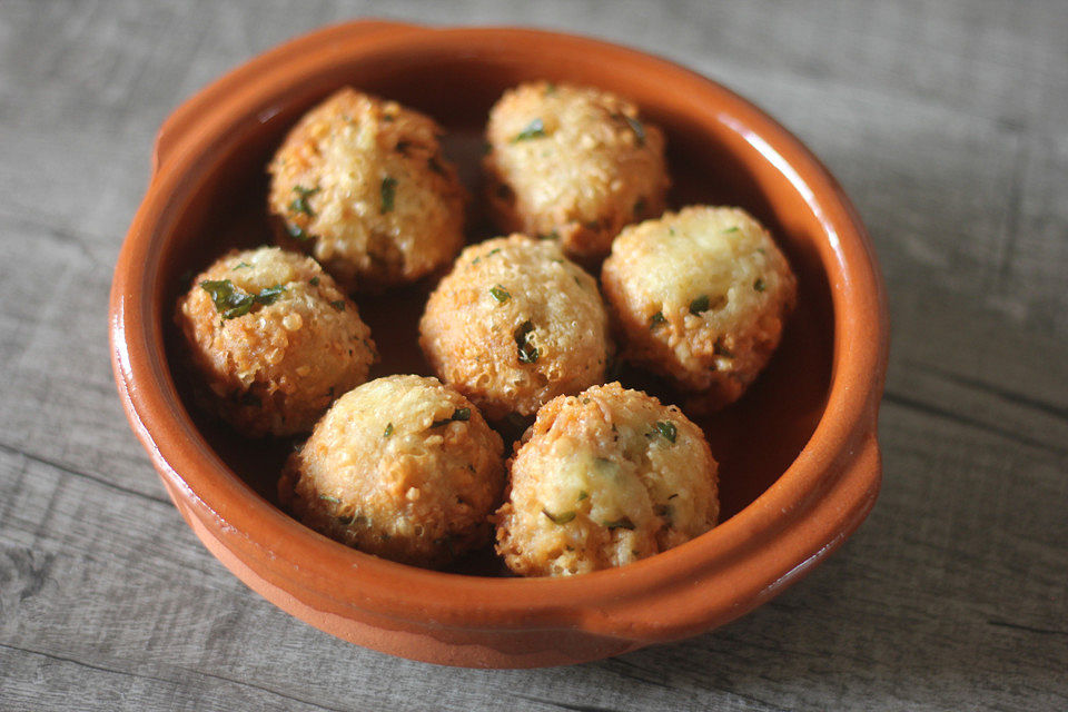 Frittierte Käsebällchen