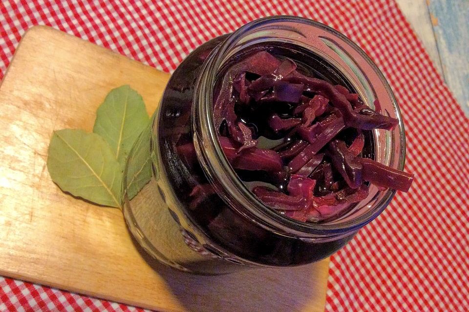 Süßsauer eingelegter Rotkohl