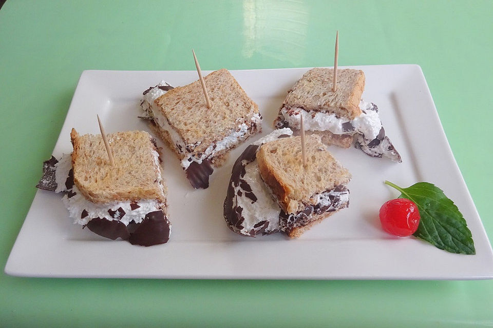 Schnelles Toastbrot mit Schokoküssen