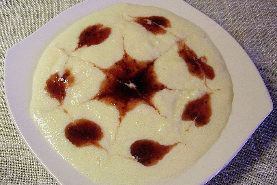 Grießpudding mit Sahne