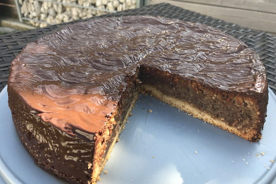 Russischer Nusskuchen mit Dinkelmehl