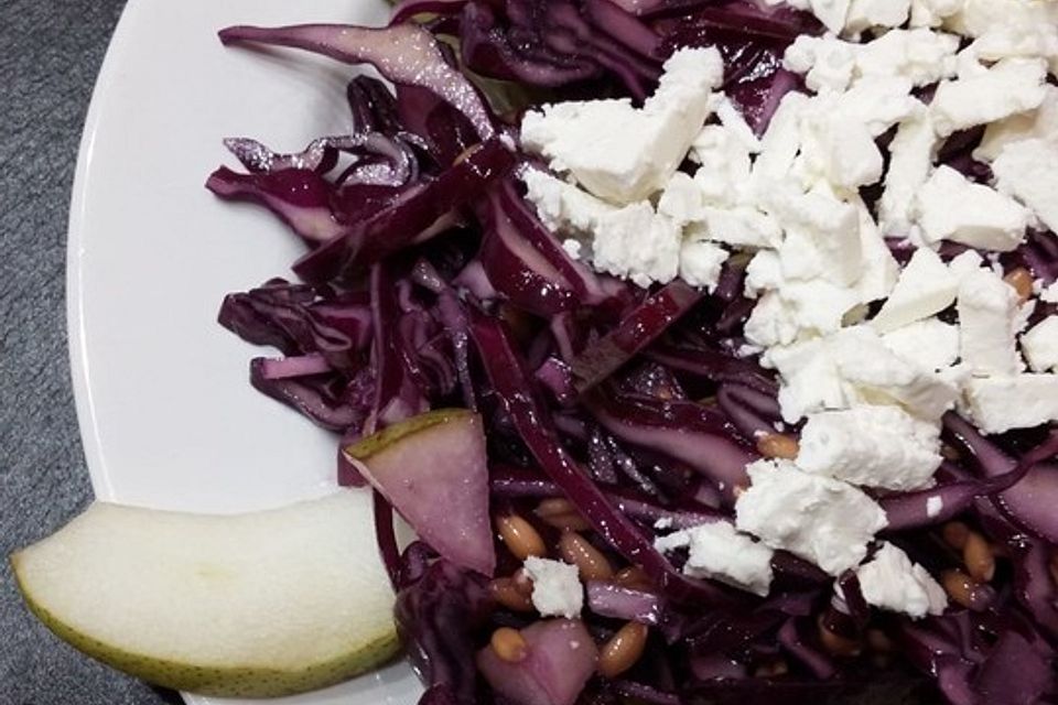 Vitaminreicher Rotkohlsalat mit Feta