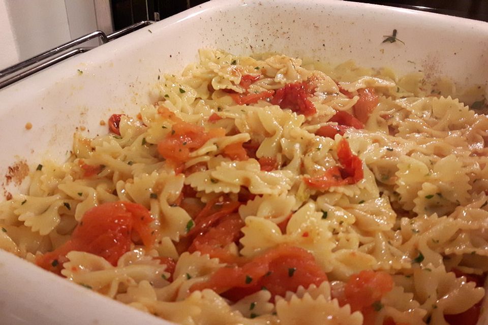 Farfalle mit gerösteten Tomaten