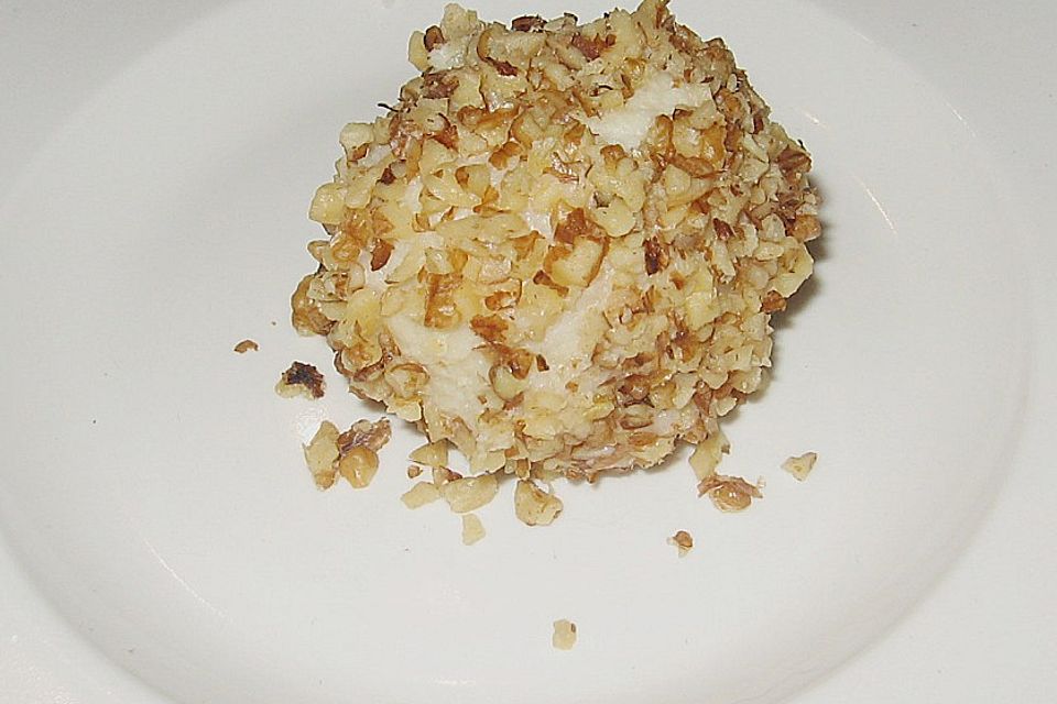 Nougatknödel mit Nussbröseln