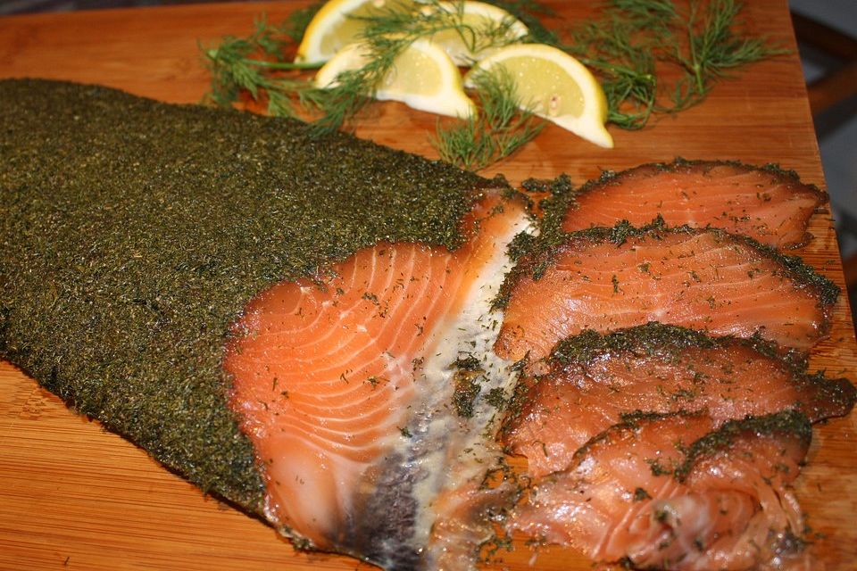 Gebeizter Lachs mit Dill