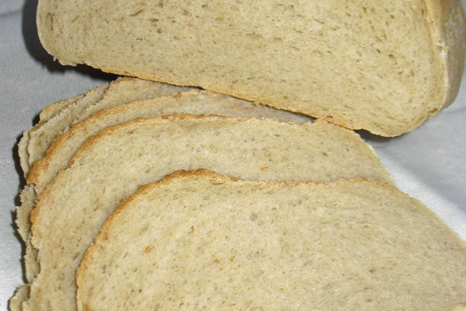 Weizenmischbrot in geschlossener Auflaufform