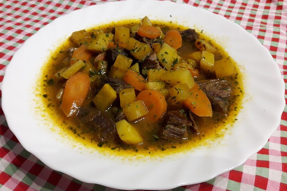 Steckrübensuppe mit Rinderbeinscheibe