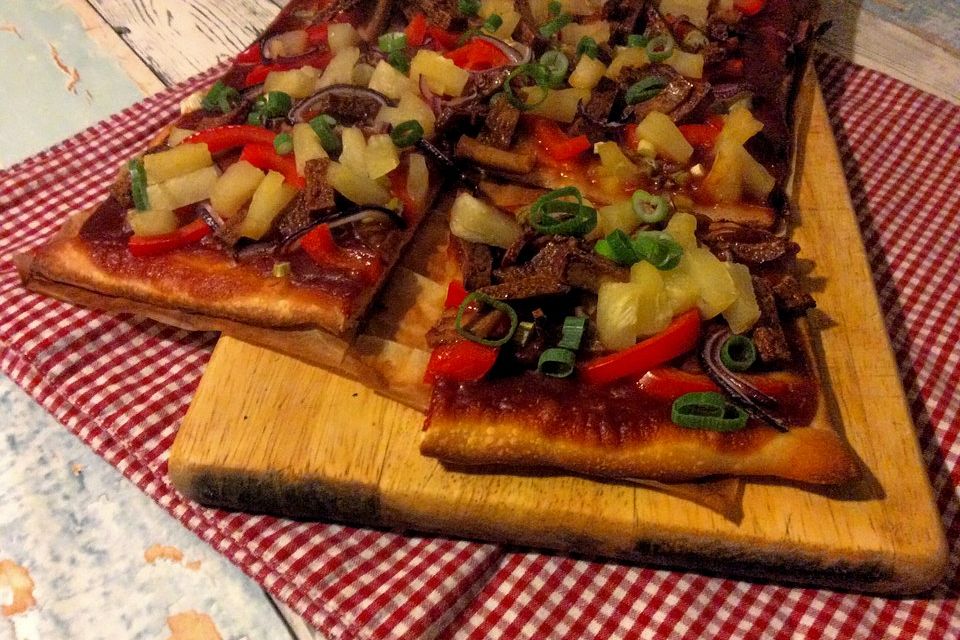 Vegane BBQ Pizza Hawaii