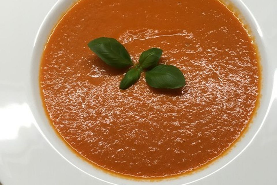 Tomatencremesuppe mit Weißwein