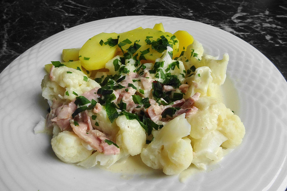 Blumenkohl mit Schinkensoße