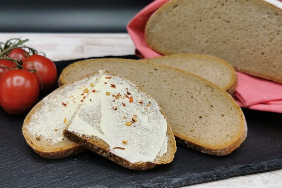 Rustikales Bauernbrot mit Sauerteig